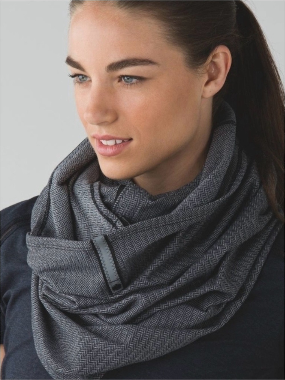 🆕🩶 Lululemon Vinyasa Scarf Herringbone Heathered Slate Grey - Picture 2 of 7